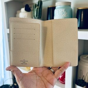 🌸SOLD🌸Louis Vuitton Azur Passport Cover